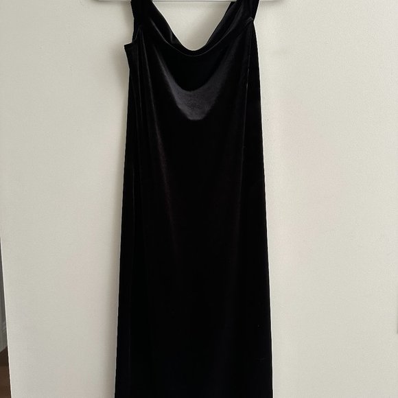 1. State Off Shoulder Black Velvet Dress Size 6 FREE SHIPPING - Picture 2 of 4